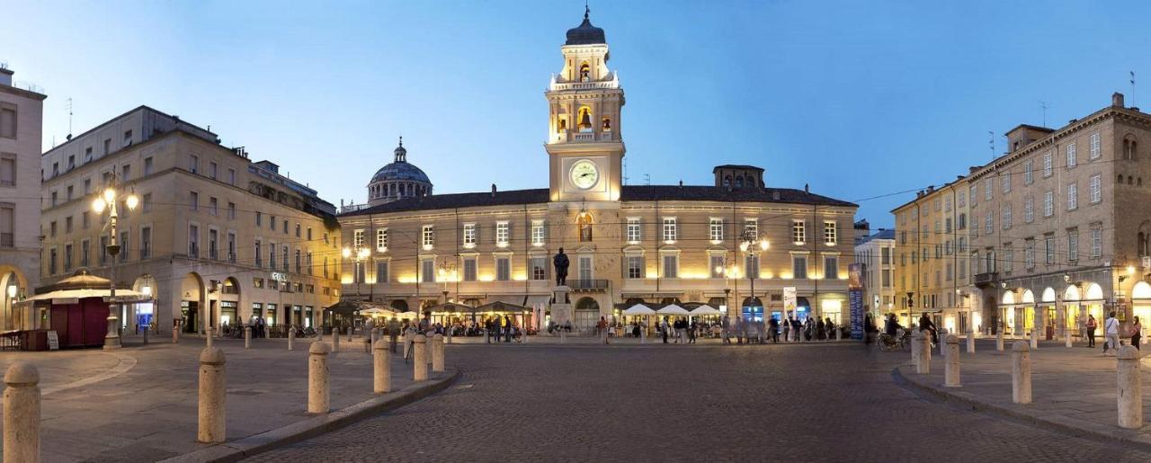 Palazzo Altavilla Deluxe Parma Bagian luar foto