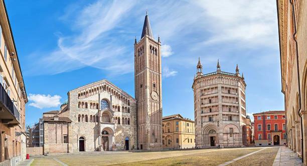 Palazzo Altavilla Deluxe Parma Bagian luar foto